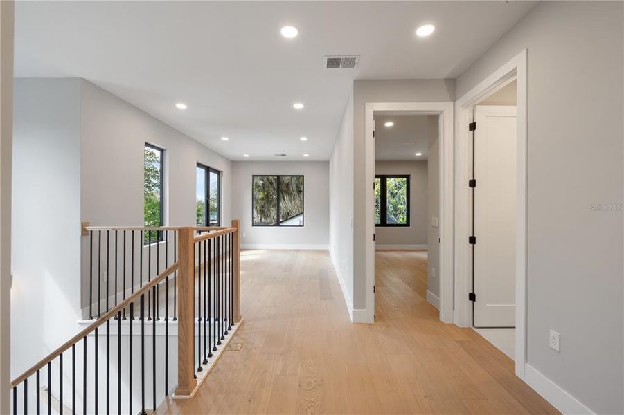 Spacious, unfurnished interior of a new home in College Park, Orlando (Image 22).