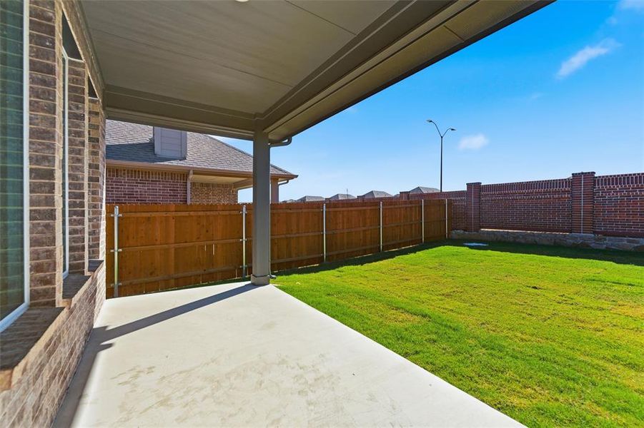 Exterior details and patio area of a home in Northstar, Haslet (Image 3).