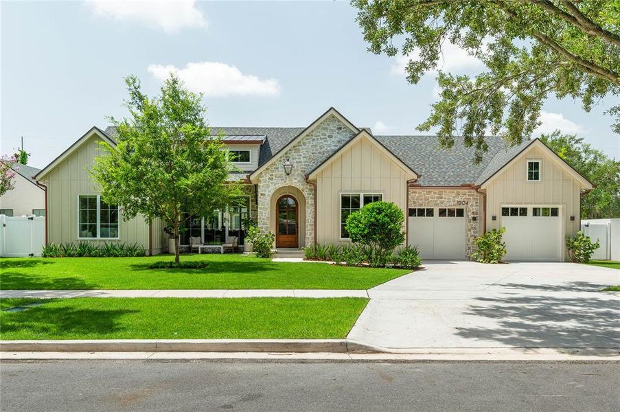 Front exterior of a new home in , Orlando, FL, highlighting curb appeal (Image 2). Front exterior of a new home in , Orlando, FL, highlighting curb appeal (Image 2).