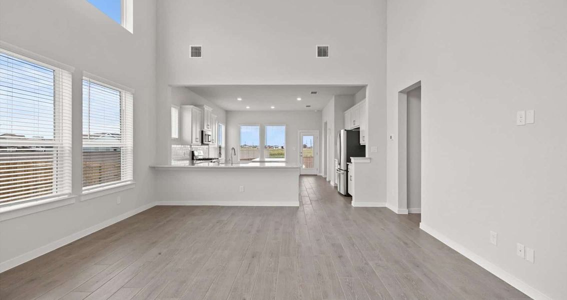 Spacious, unfurnished interior of a new home in Village at Three Oaks, Seguin (Image 11). Spacious, unfurnished interior of a new home in Village at Three Oaks, Seguin (Image 11).