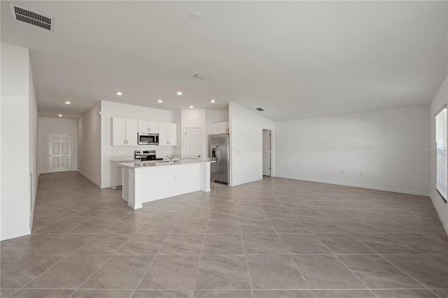 Spacious, unfurnished interior of a new home in Rotonda Lakes, Rotonda West (Image 14).