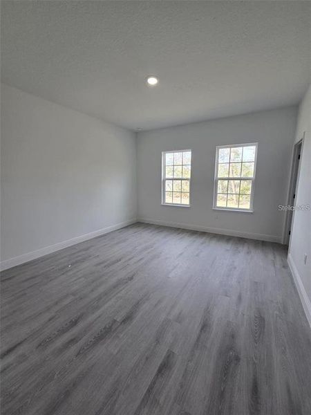 Spacious, unfurnished interior of a new home in , Ocala (Image 12).