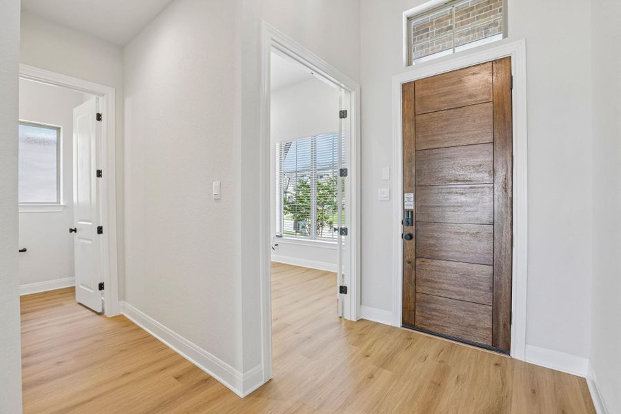 Spacious, unfurnished interior of a new home in 6 Creeks, Kyle (Image 15).