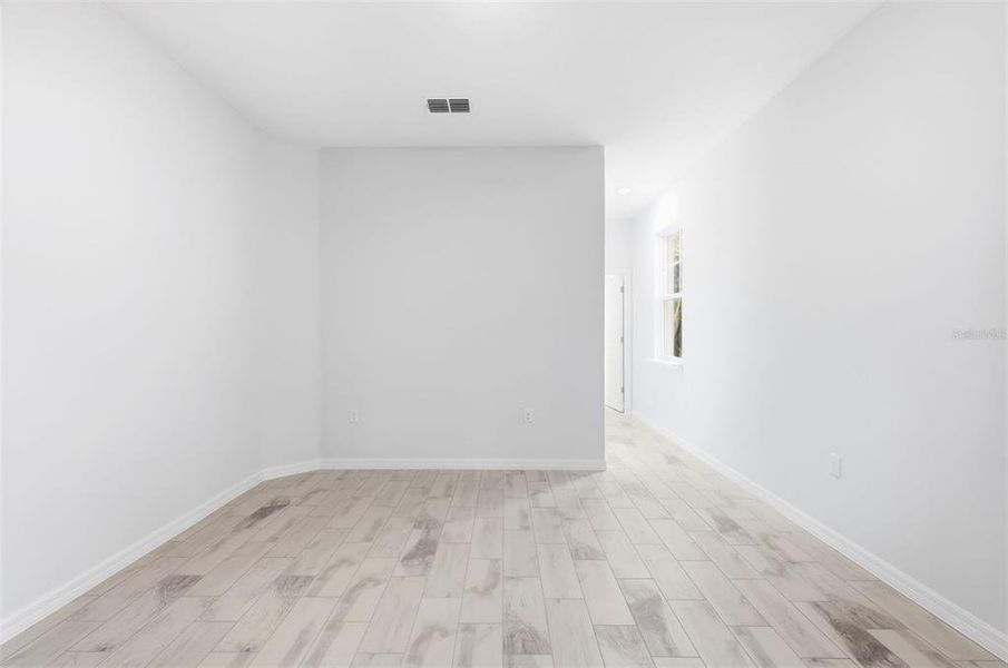 Spacious, unfurnished interior of a new home in , Altamonte Springs (Image 43).