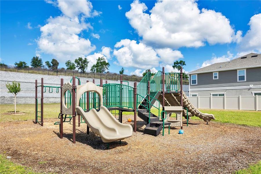 Community amenities in , Davenport (Image 22).