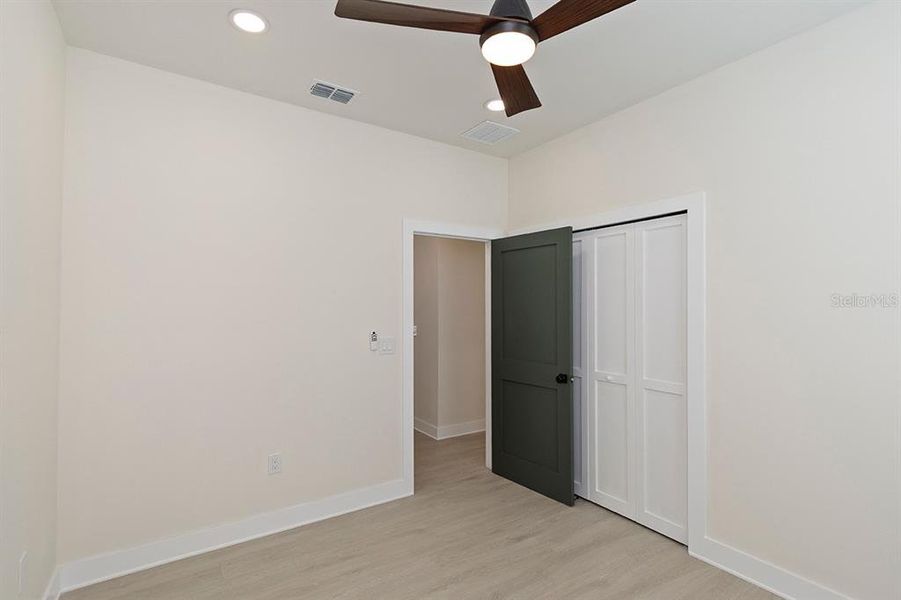 Spacious, unfurnished interior of a new home in , Tampa (Image 26).