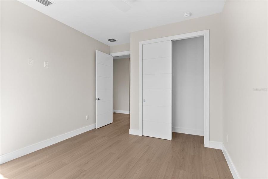 Spacious, unfurnished interior of a new home in , Oldsmar (Image 31).