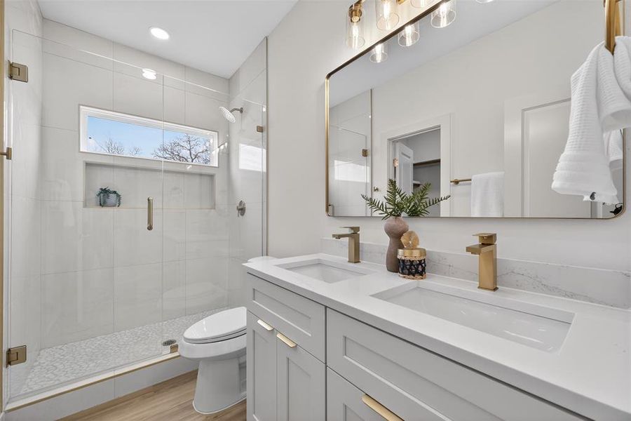 Furnished interior view inside a new home in , Dallas (Image 8).