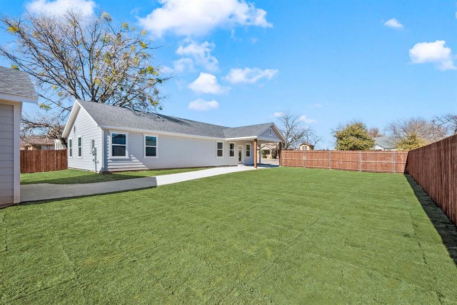 Enormous grassy Yard Back, Side and Front