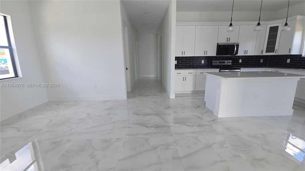 Spacious, unfurnished interior of a new home in , Lehigh Acres (Image 20).