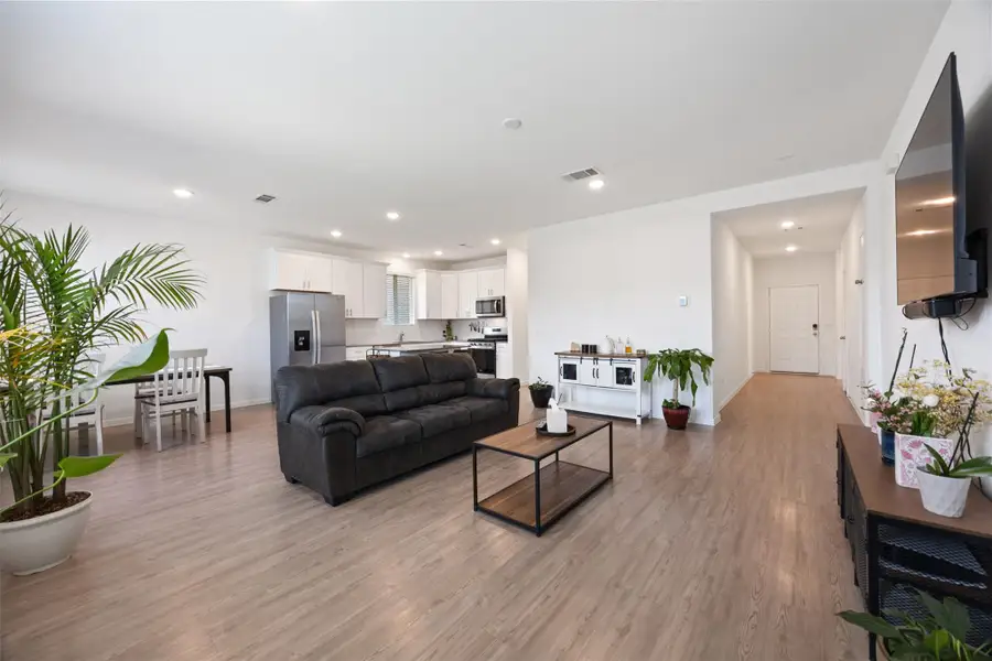 Furnished interior view inside a new home in , Alvin (Image 17).