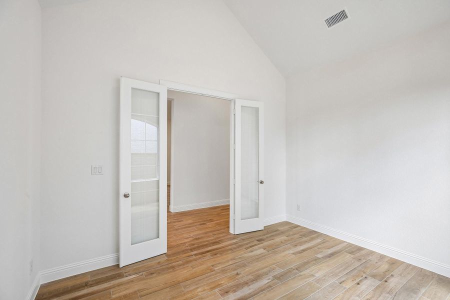 Spacious, unfurnished interior of a new home in Legacy, Friendswood (Image 13).