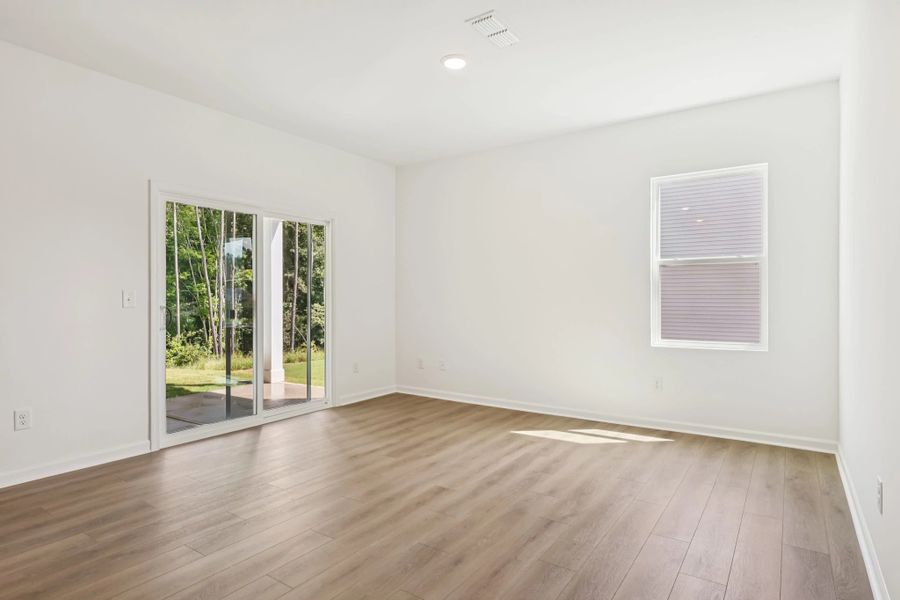Representative images and renderings are for illustrative purposes. Actual structural options and design finishes of home may vary.