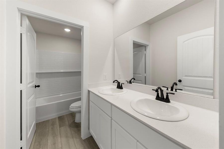 22. 2900 Woodbrook - 2ND Bath