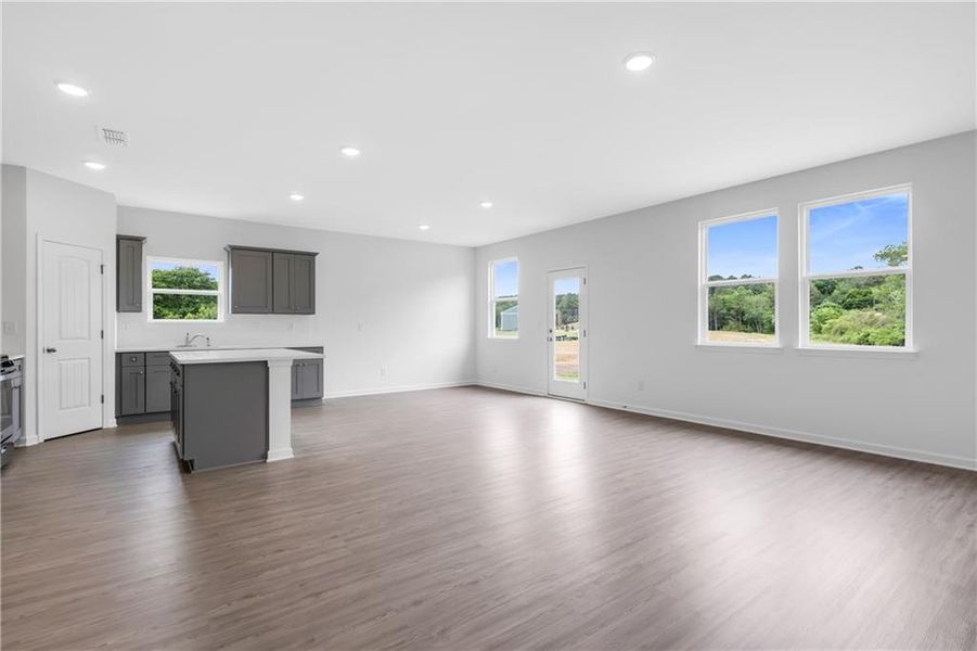 Spacious, unfurnished interior of a new home in Three Rivers, Rome (Image 14).