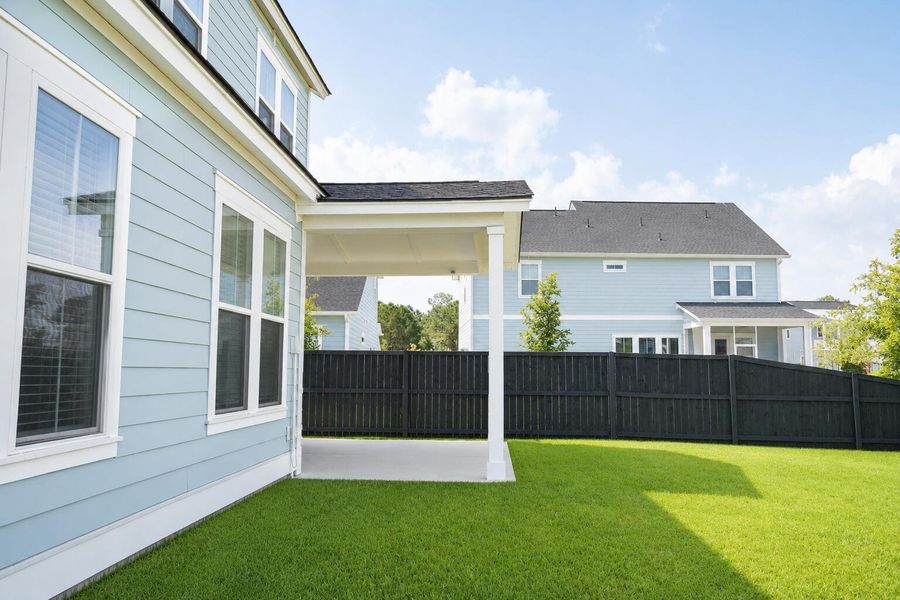 Exterior details and patio area of a home in Carnes Crossroads, Summerville (Image 3).