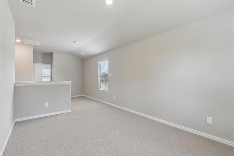 Spacious, unfurnished interior of a new home in Westmoor, Sherman (Image 38).
