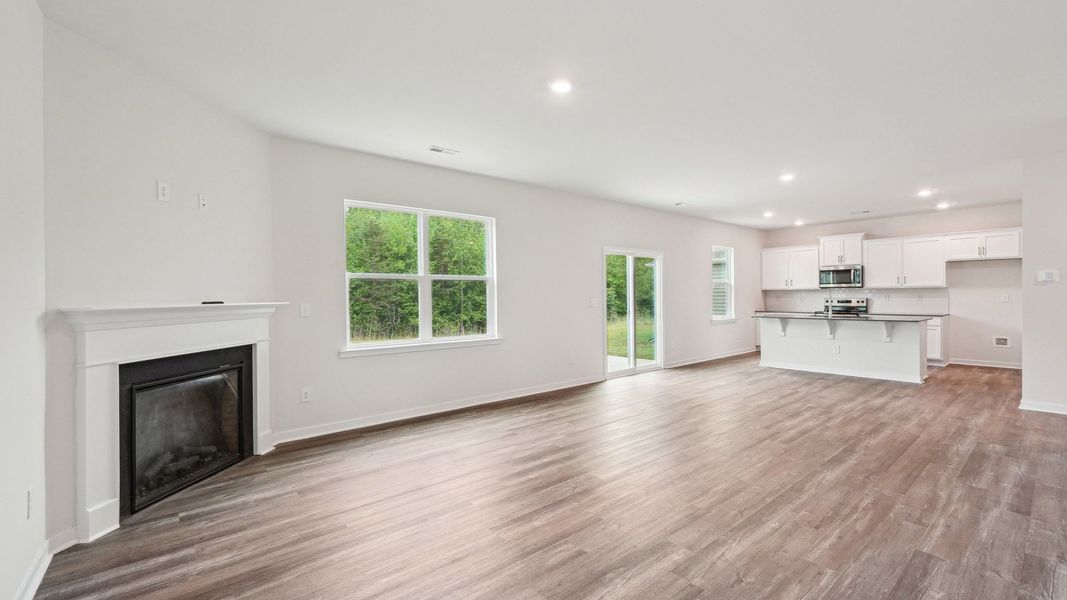 Spacious, unfurnished interior of a new home in Reedy Creek Preserve, Charlotte (Image 19).