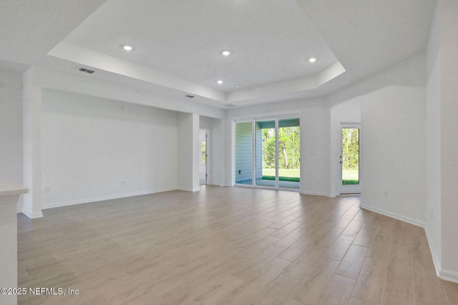 Spacious, unfurnished interior of a new home in , Green Cove Springs (Image 37).