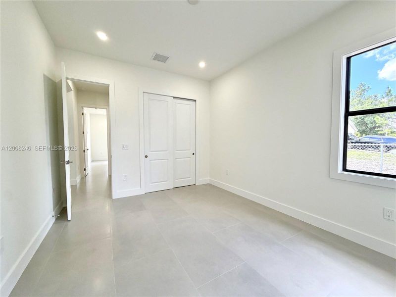 Spacious, unfurnished interior of a new home in , Naples (Image 21).