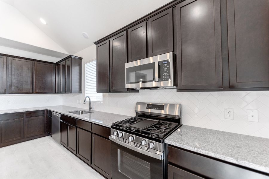 Furnished interior view inside a new home in Canterra Creek, Rosharon (Image 5).