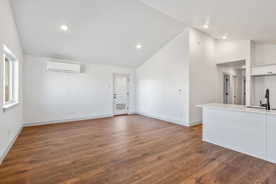 Spacious, unfurnished interior of a new home in Feather Ridge, Redmond (Image 21).