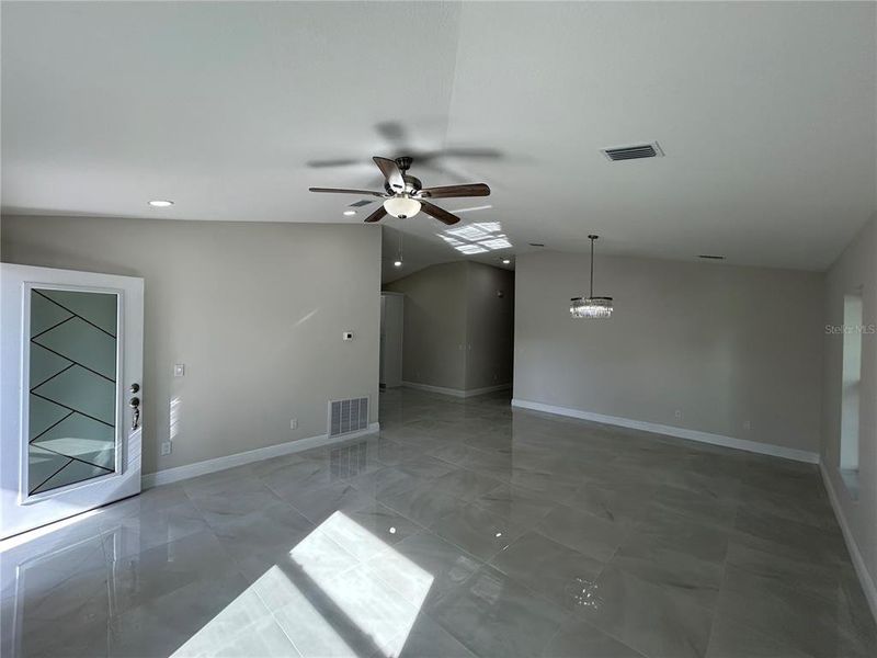 Spacious, unfurnished interior of a new home in , Tampa (Image 21).