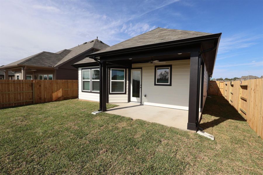Exterior details and patio area of a home in Summerview, Fulshear (Image 4).