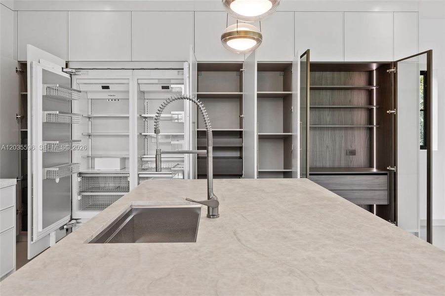 Oversized kitchen cabinets with plenty of storage Oversized kitchen cabinets with plenty of storage