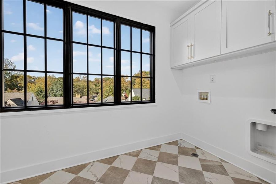 Spacious, unfurnished interior of a new home in , Atlanta (Image 68).