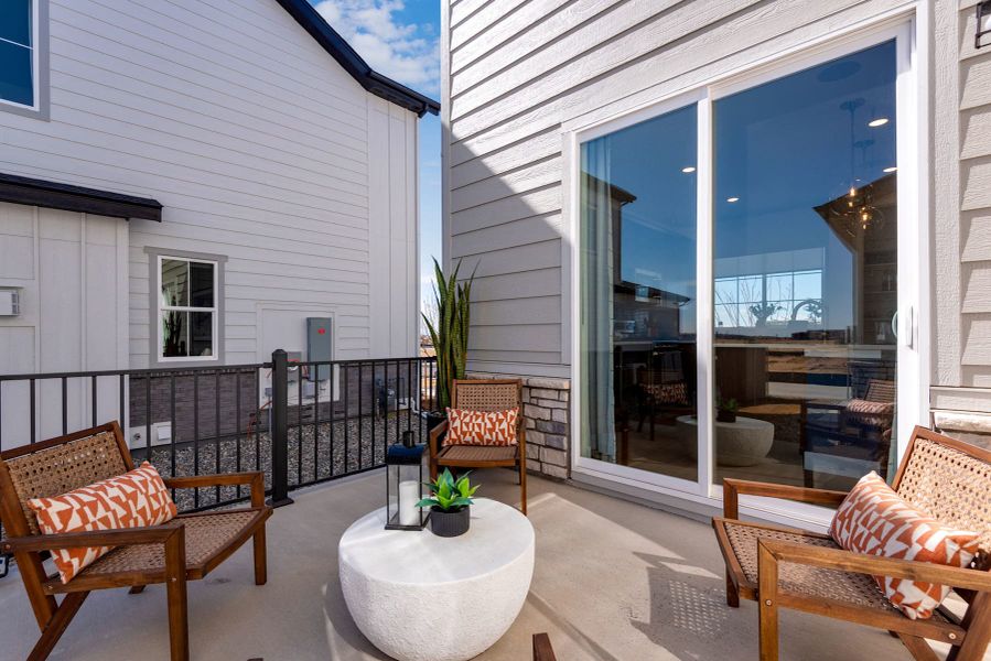 Representative exterior details of a home built from the 2803 by Tri Pointe Homes in Painted Prairie, Aurora (Image 3).