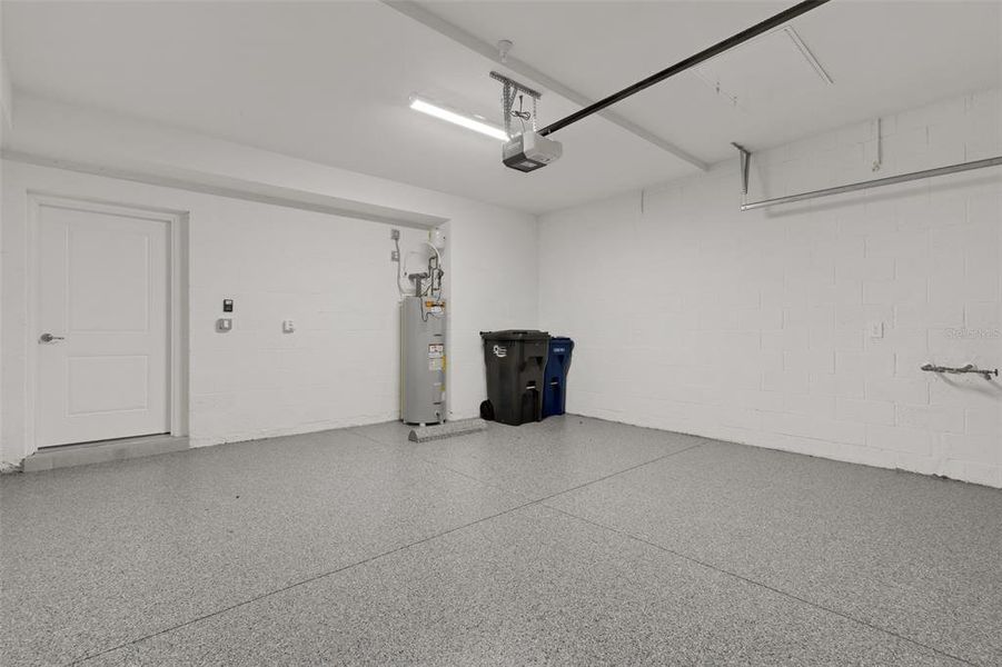 Spacious, unfurnished interior of a new home in , Bradenton (Image 20).