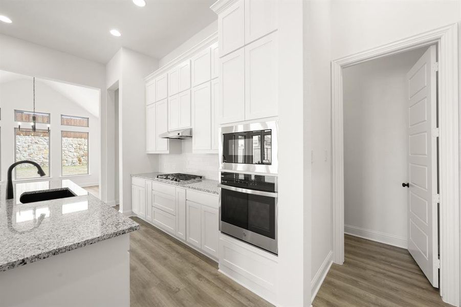 17_328 Alina- Kitchen-5