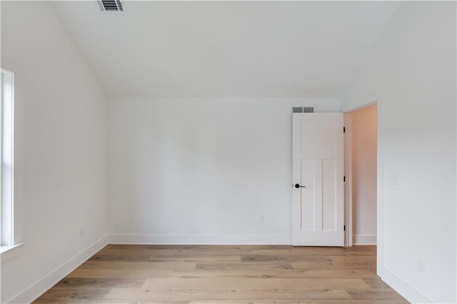 Spacious, unfurnished interior of a new home in , Jefferson (Image 25).