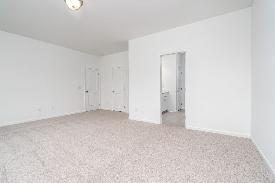 Spacious, unfurnished interior of a new home in Ridgewood, Shelbyville (Image 32).