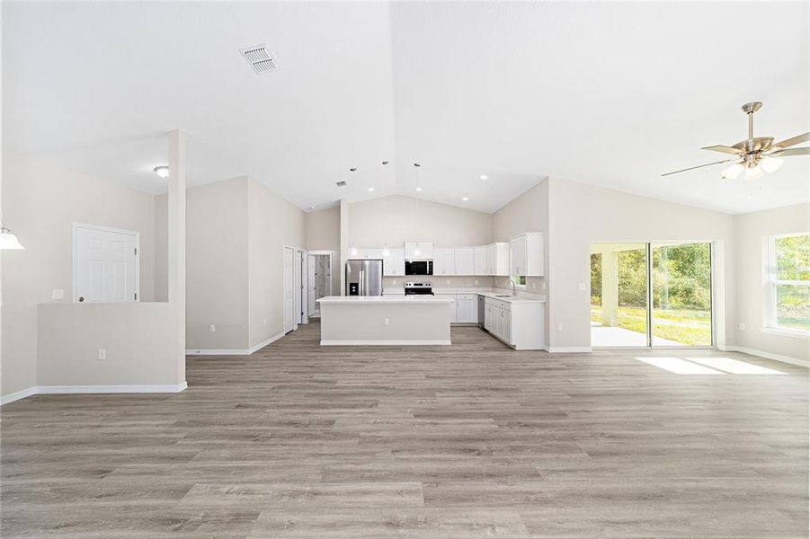 Spacious, unfurnished interior of a new home in , Dunnellon (Image 27).
