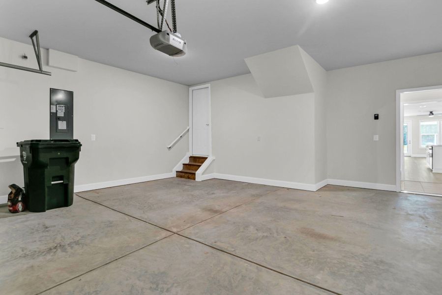 Spacious, unfurnished interior of a new home in , Summerville (Image 32).