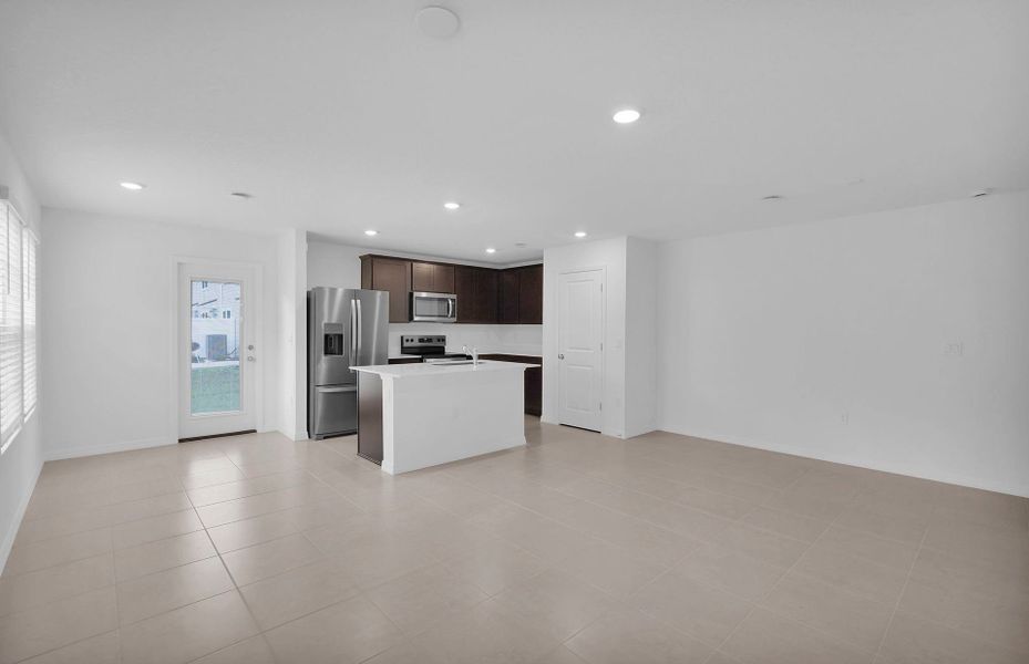 Spacious, unfurnished interior of a new home in Normandy Pines, Jacksonville (Image 16).