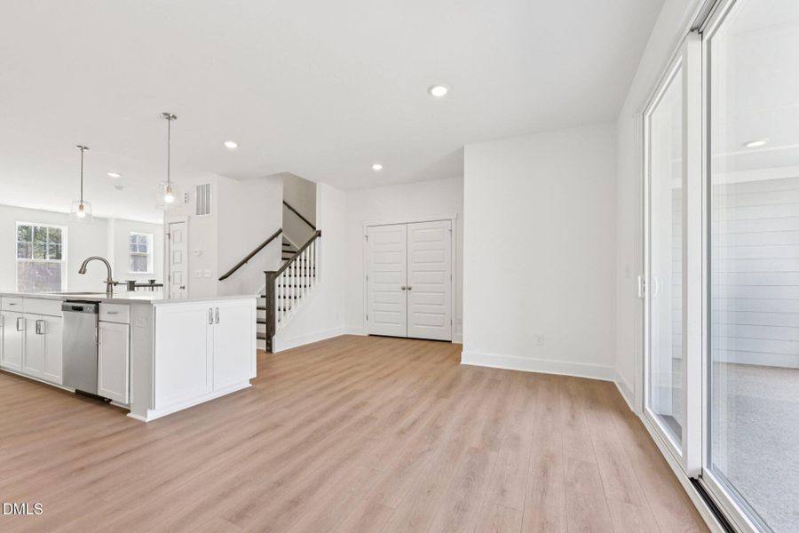 18-web-or-mls-Dunzo Dr-S1203-018