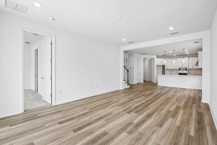 Spacious, unfurnished interior of a new home in Tiburon, Nokomis (Image 11).