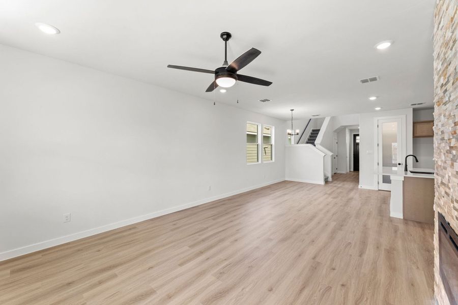 Spacious, unfurnished interior of a new home in Veranda Designer, San Antonio (Image 20).