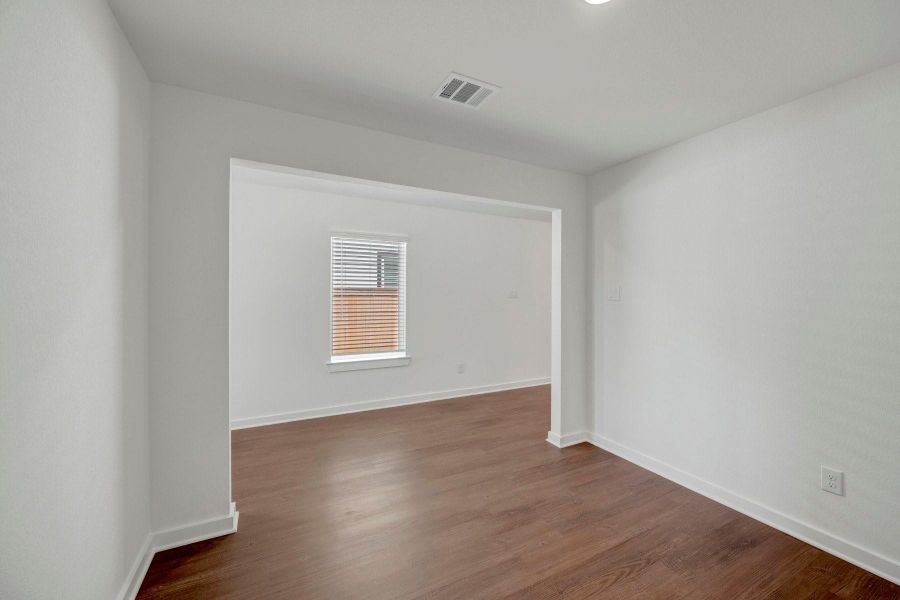 Spacious, unfurnished interior of a new home in Summerview, Fulshear (Image 13). Spacious, unfurnished interior of a new home in Summerview, Fulshear (Image 13).