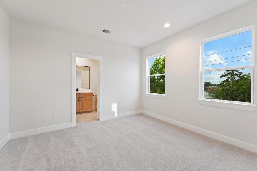 Spacious, unfurnished interior of a new home in Reserve At Oak Forest, Houston (Image 19). Spacious, unfurnished interior of a new home in Reserve At Oak Forest, Houston (Image 19).