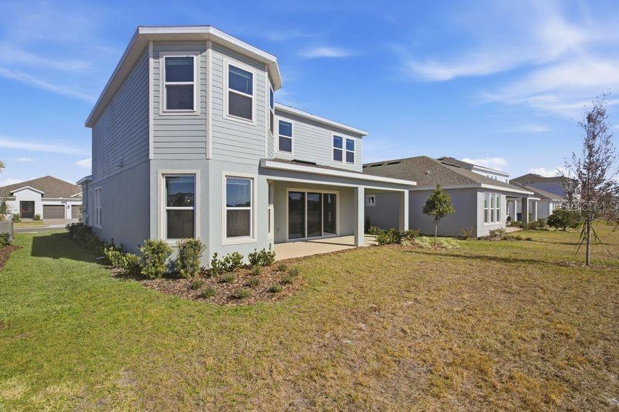 Exterior details and patio area of a home in Center Lake Ranch Community Group Page, St. Cloud (Image 4).