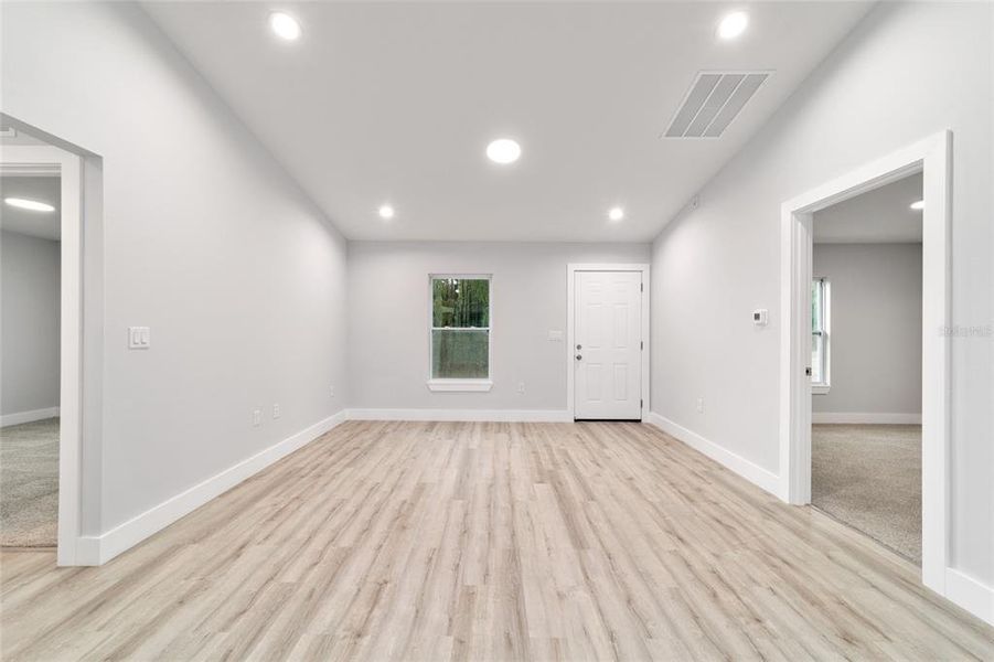 Spacious, unfurnished interior of a new home in , Dunnellon (Image 13).