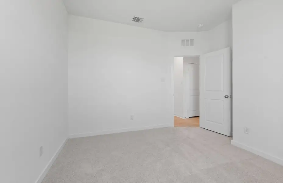 Spacious, unfurnished interior of a new home in County View, Temple (Image 20).