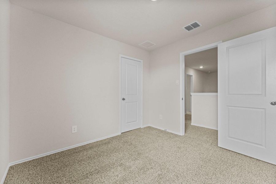 Spacious, unfurnished interior of a new home in Bollinger, Maxwell (Image 15).