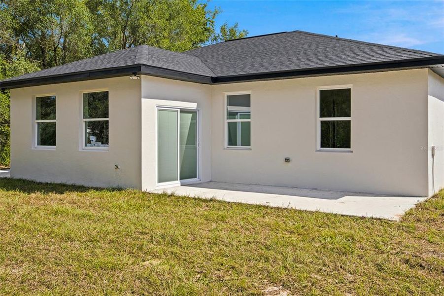 Exterior details and patio area of a home in , Dunnellon (Image 22).