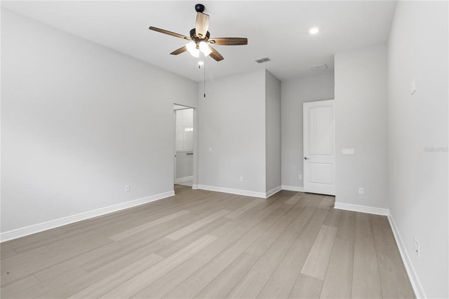 Spacious, unfurnished interior of a new home in Del Webb Sunbridge, St. Cloud (Image 22).