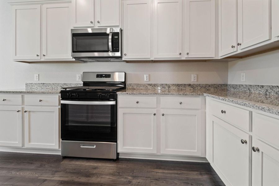 Furnished interior view inside a new home in Sweetwater Ridge, Conroe (Image 7).
